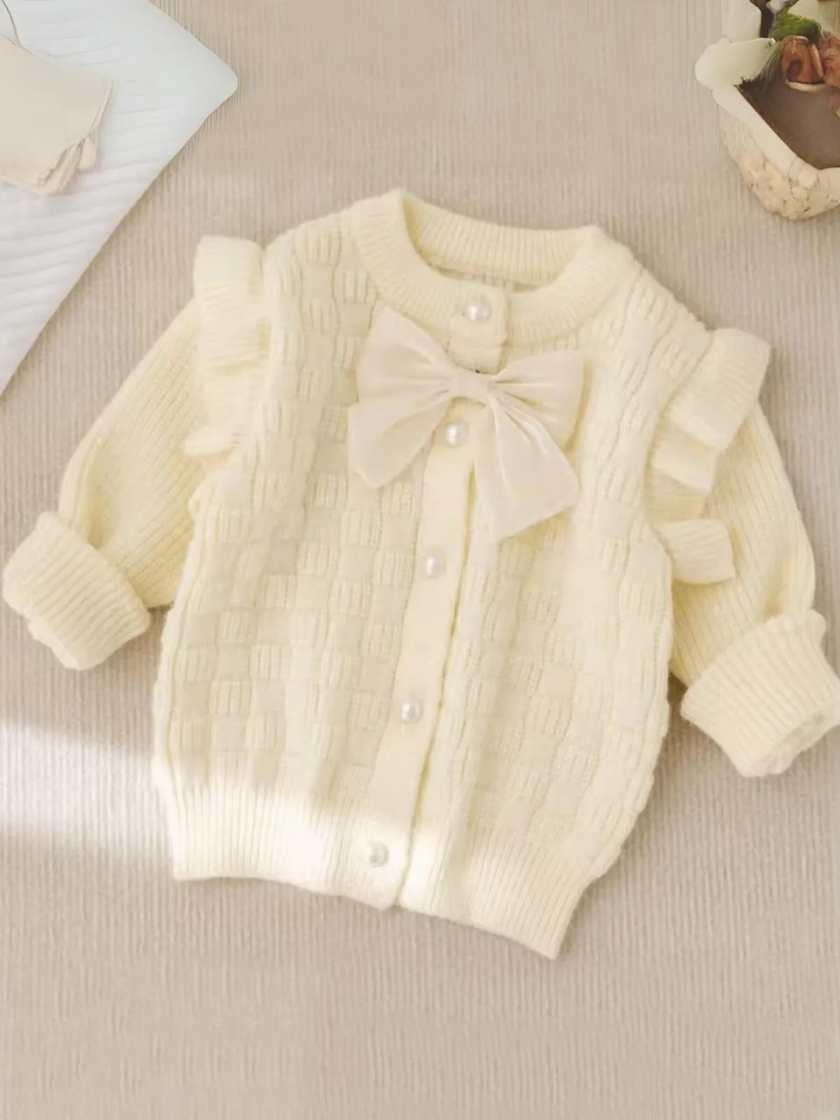 Girl's Elegant Pearl Bottons and Bow Sweater